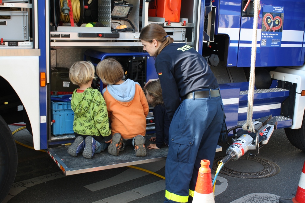 Was ist der Unterschied zwischen der Feuerwehr und der THW?